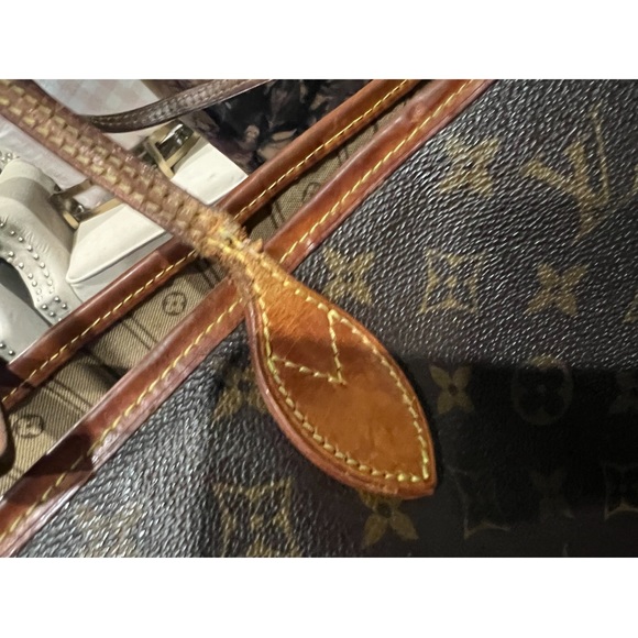 Authentic Louis vutton gm - Picture 7 of 8